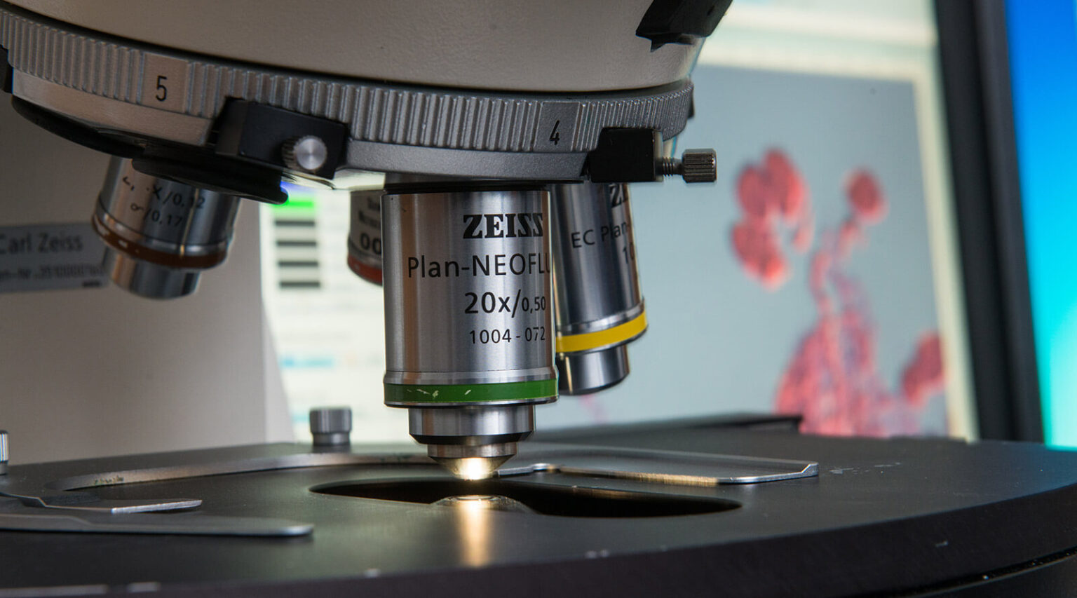 Closeup of the objective lenses and stage of a miscroscope