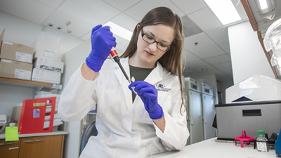 Stowers summer scholar working in a lab